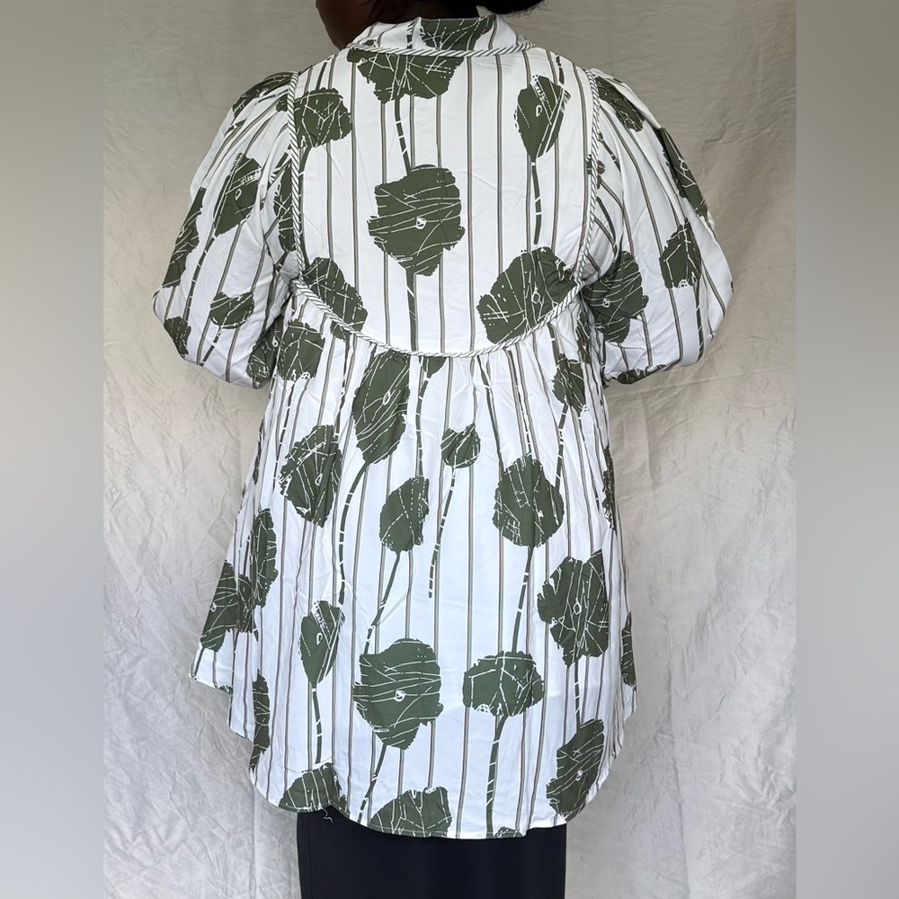 Elegant Long Sleeve Dress with Green Floral Pattern - Picture 2 of 3